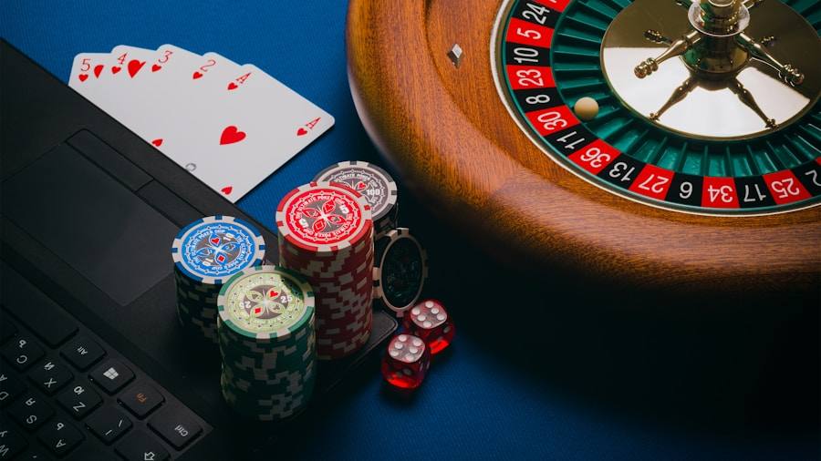 Meja roulette kasino dengan roda dan keping taruhan